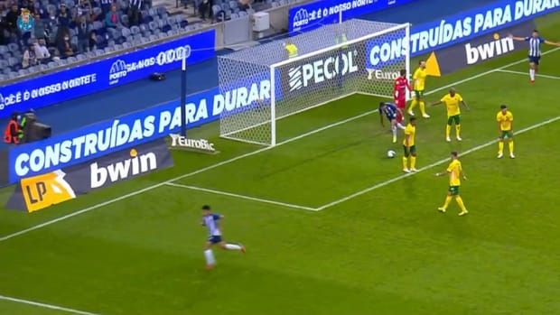 Wendell scores the winner for FC Porto vs Paços Ferreira